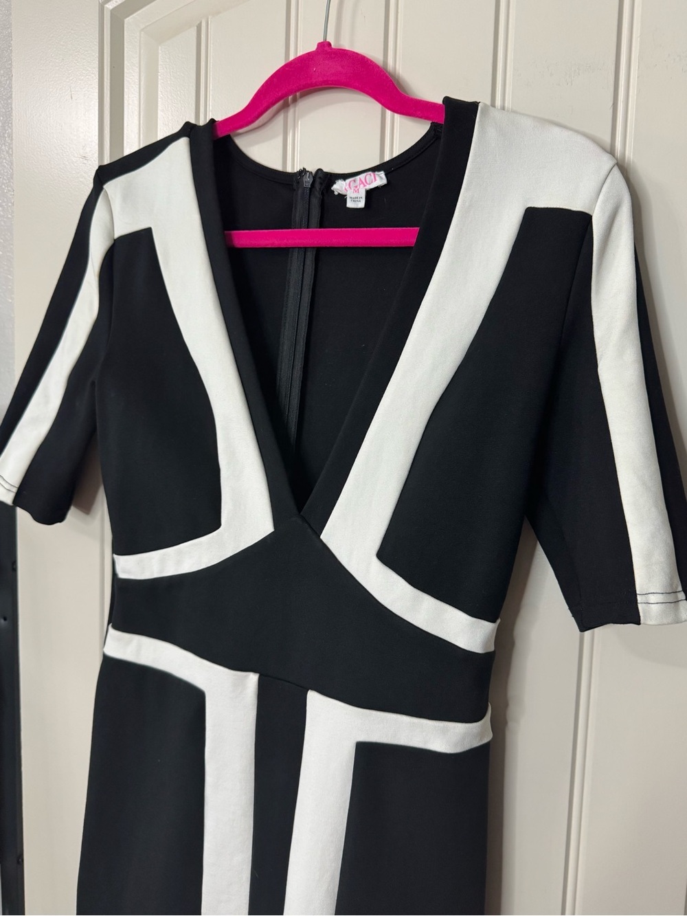 2/for $20 🪩 A’GACI Deep V-Neck Bodycon Mini, Geometric Pattern (Women’s Medium) - Picture 4 of 11